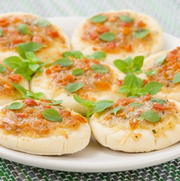 Entrée : Mini-pizzas à la tapenade de thon et citron